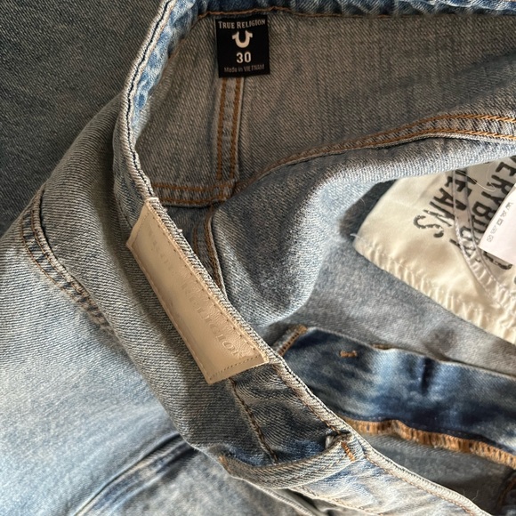 True Religion Crop Cuffed Brooklyn Jeans - Picture 6 of 6